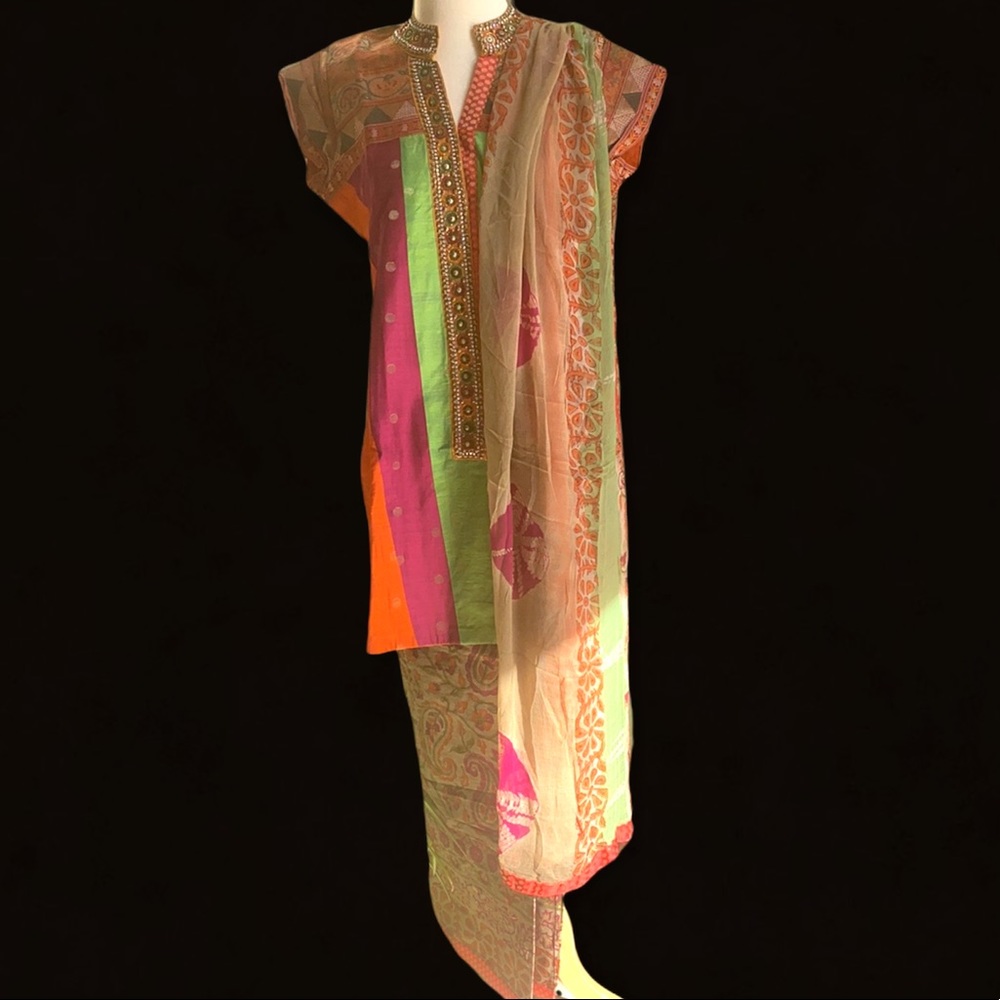 Indian Salwar kameez / shorter length Kurta multicolored NWOT Sz M